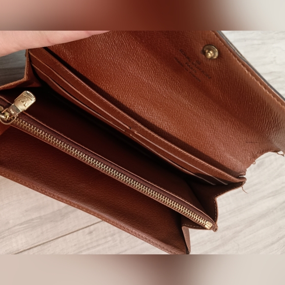 Louis Vuitton Sarah Leather Wallet - Picture 10 of 14